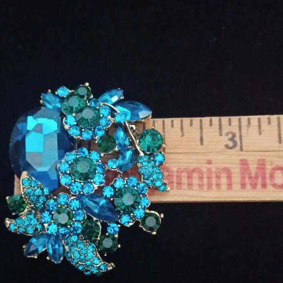 Eye Catching Blue Rhinestone Brooch - Picture 4 of 4